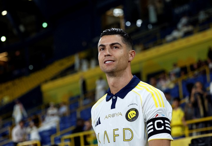 Oficial: Cristiano Ronaldo aplaza sus planes de retiro y renueva con Al Nassr
