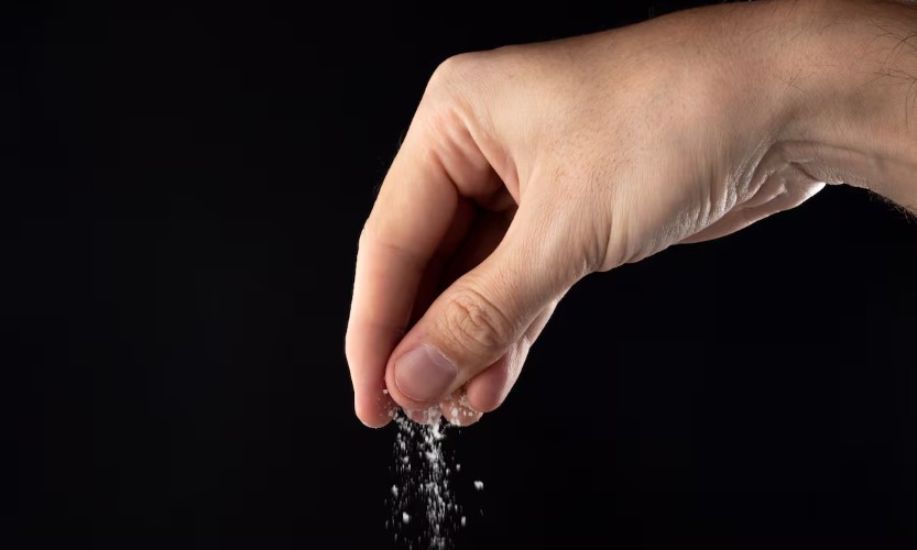 El ritual milenario que aleja la mala suerte: es fácil y lo puede hacer con sal