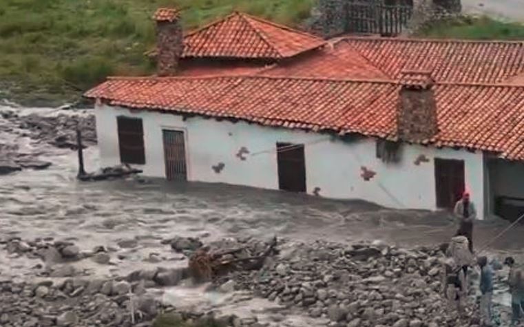 Maduro dice que activó un "plan especial" para estados afectados por las lluvias