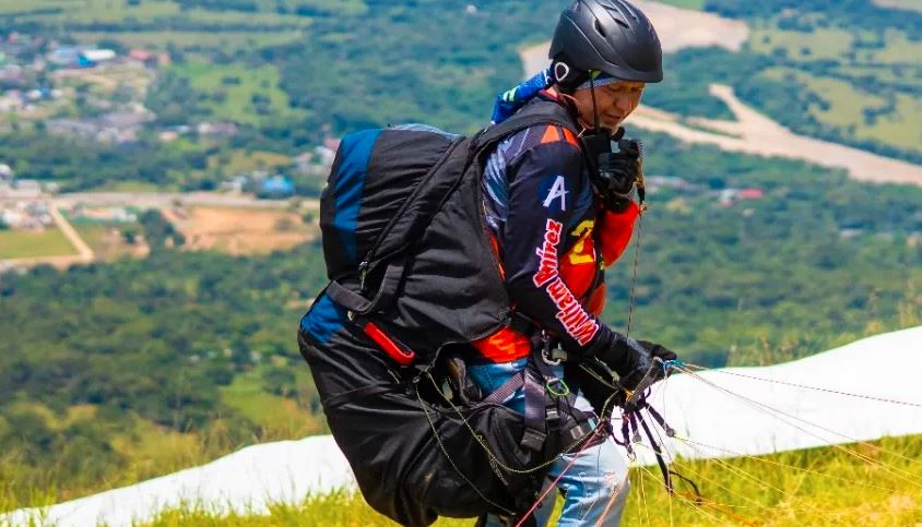 Un vuelo sin regreso a casa: El misterioso caso del parapentista colombiano que desapareció en el cielo