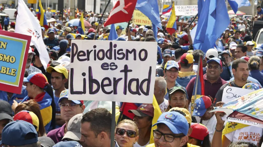 Edmundo González rinde homenaje a los periodistas venezolanos en su día