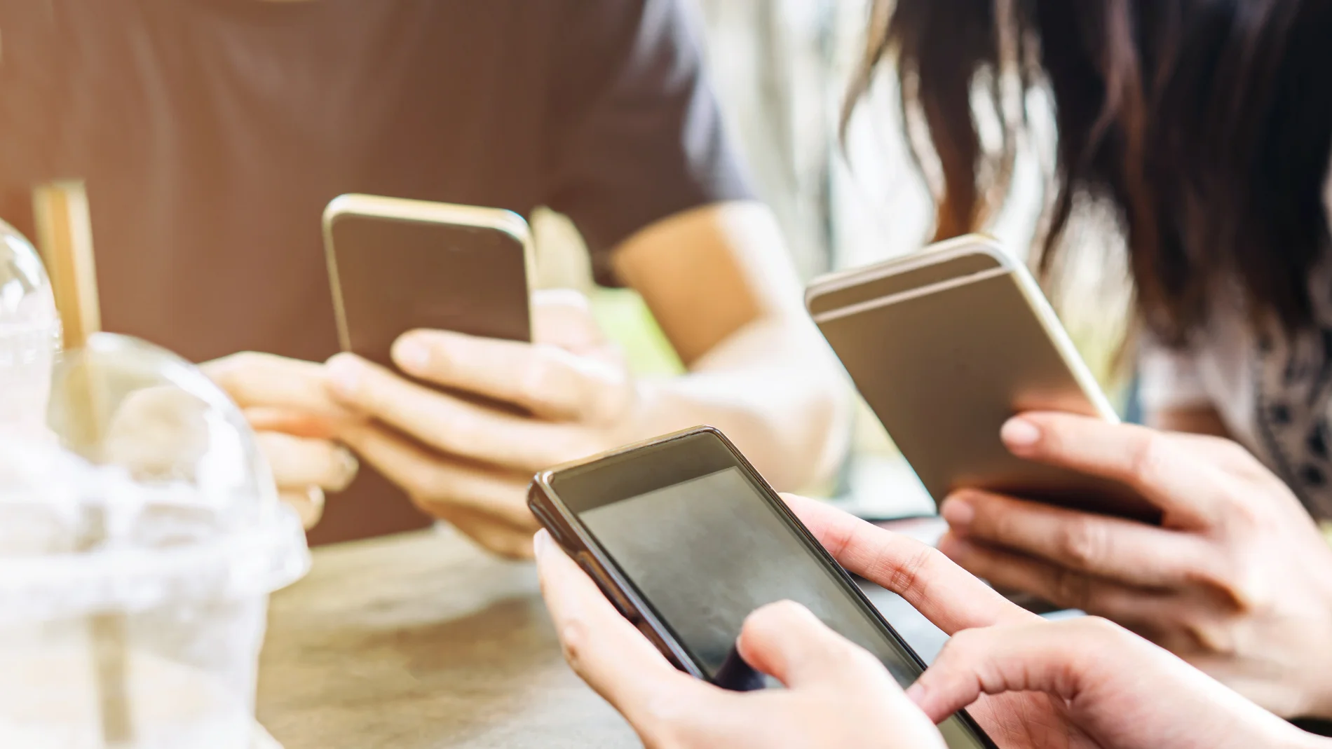 ¿Qué es el "WhatsAppitis"? Podrías sufrir esta enfermedad y todavía no lo sabes